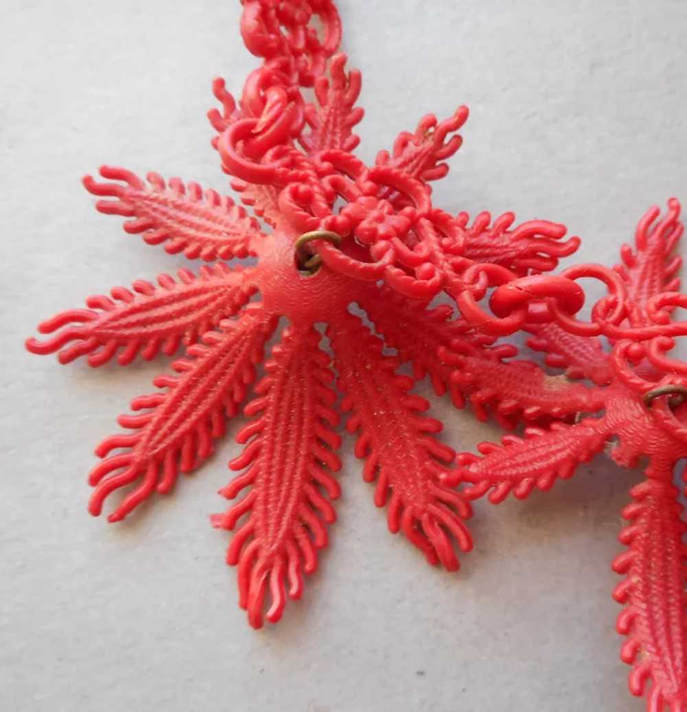 1940s to 1950s Red Plastic Flowers Lacy Chain Nec… - image 6