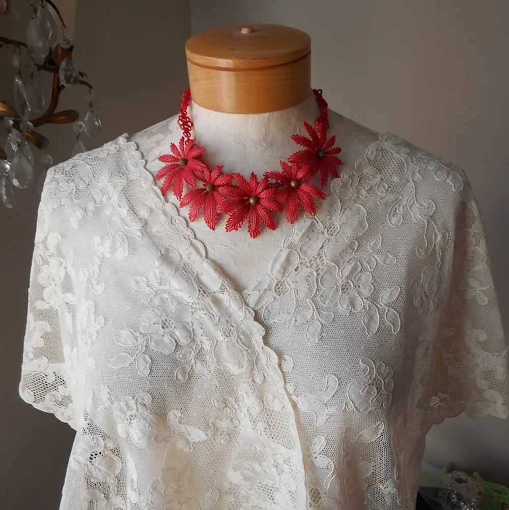1940s to 1950s Red Plastic Flowers Lacy Chain Nec… - image 7