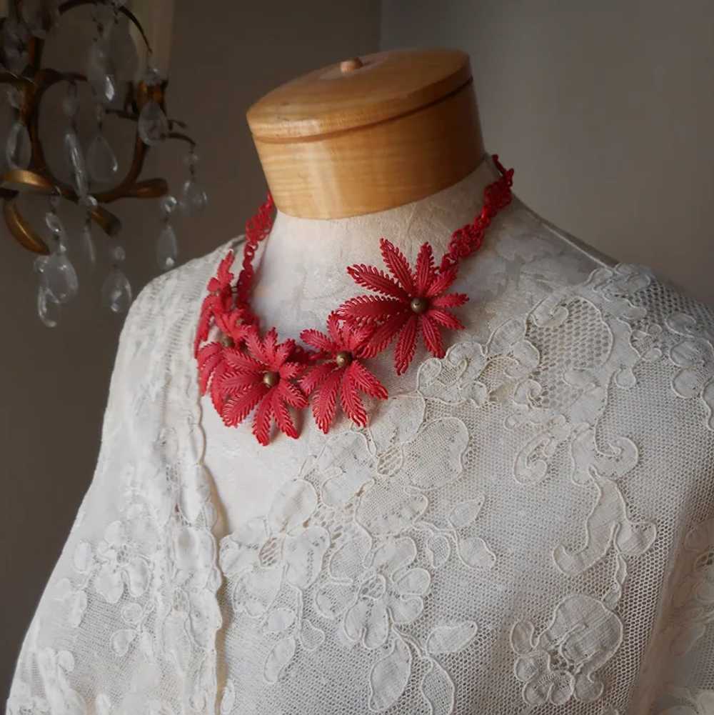 1940s to 1950s Red Plastic Flowers Lacy Chain Nec… - image 8