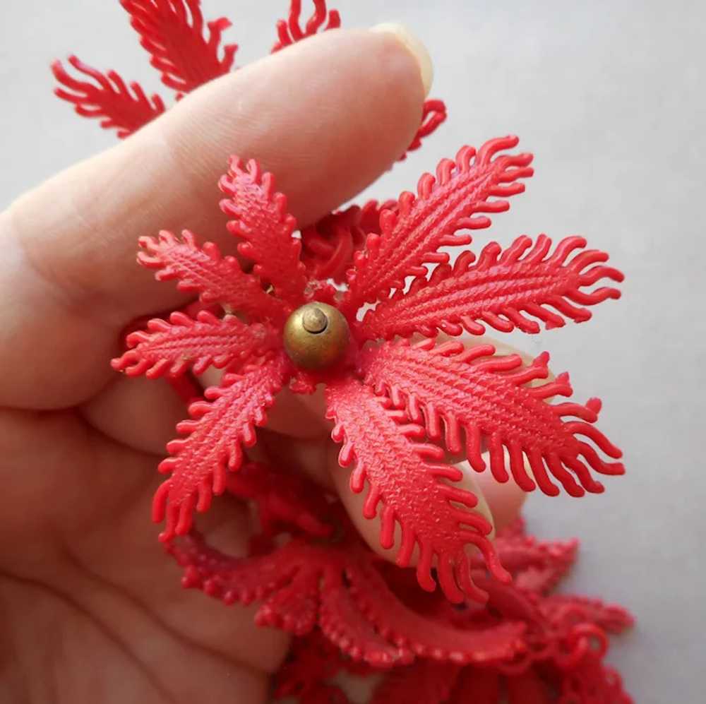 1940s to 1950s Red Plastic Flowers Lacy Chain Nec… - image 9
