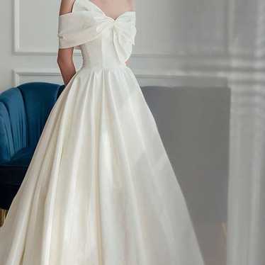Bow-shaped Satin A-Line Wedding Gown - image 1