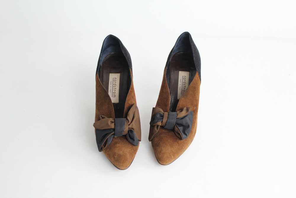 Vintage 1970s Scalloped Profile Two Tone Pumps - image 2