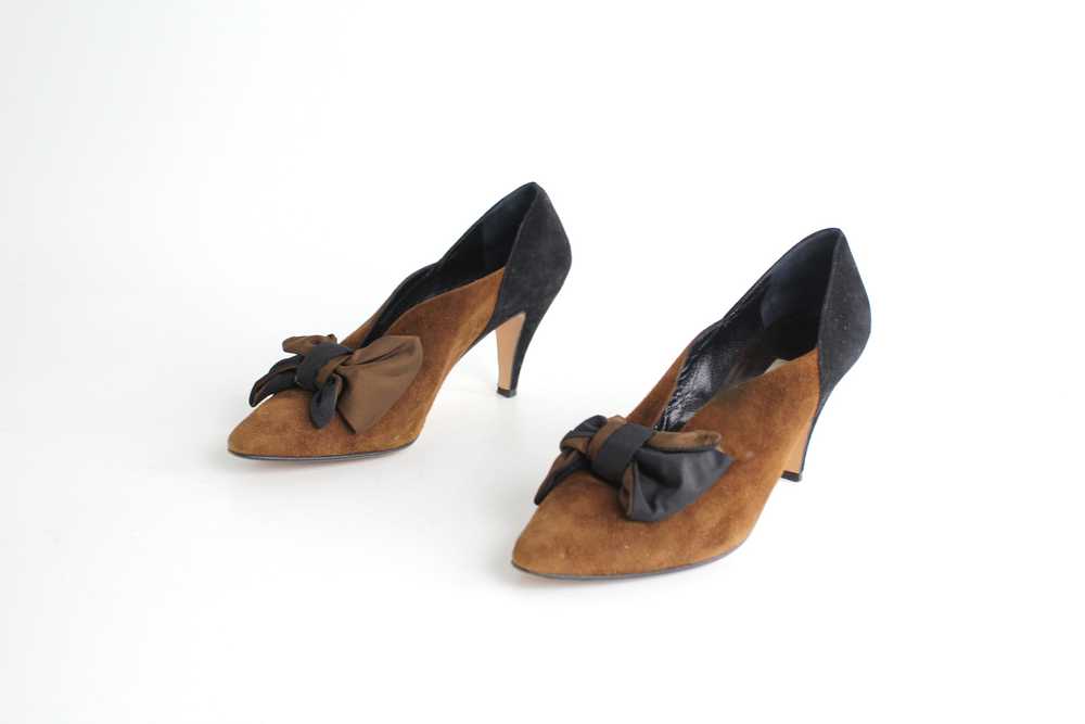 Vintage 1970s Scalloped Profile Two Tone Pumps - image 3