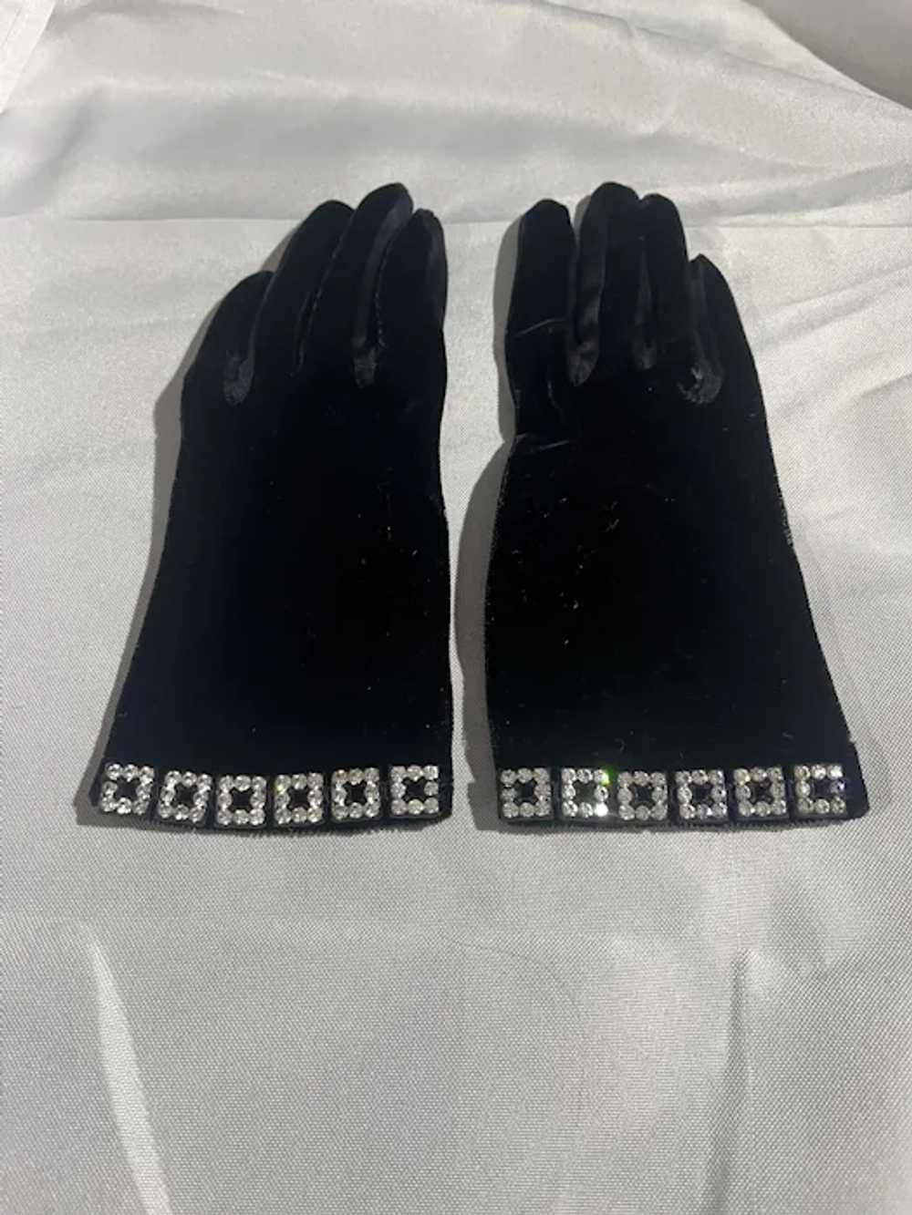 8" Black Velvet Gloves - image 2