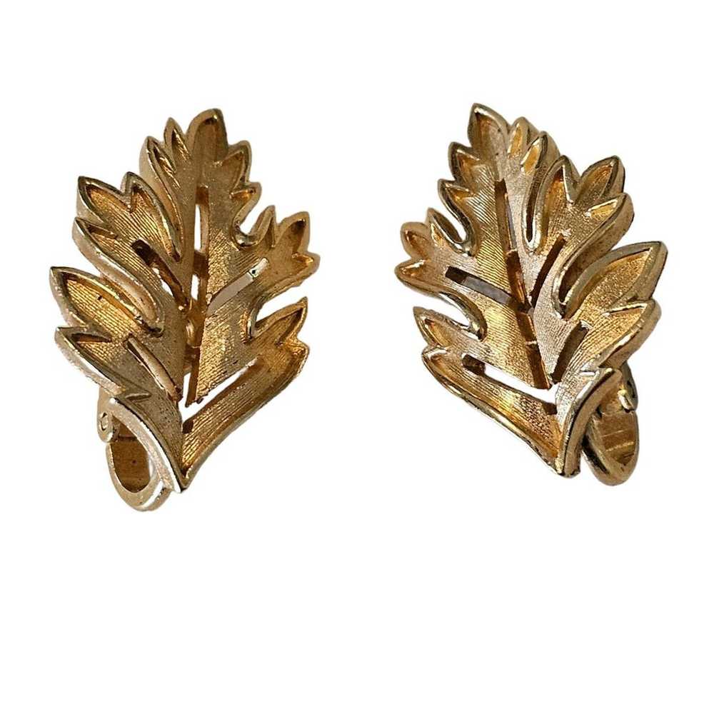 Crown Trifari Gold Tone Leaf Clip on Earrings - image 1