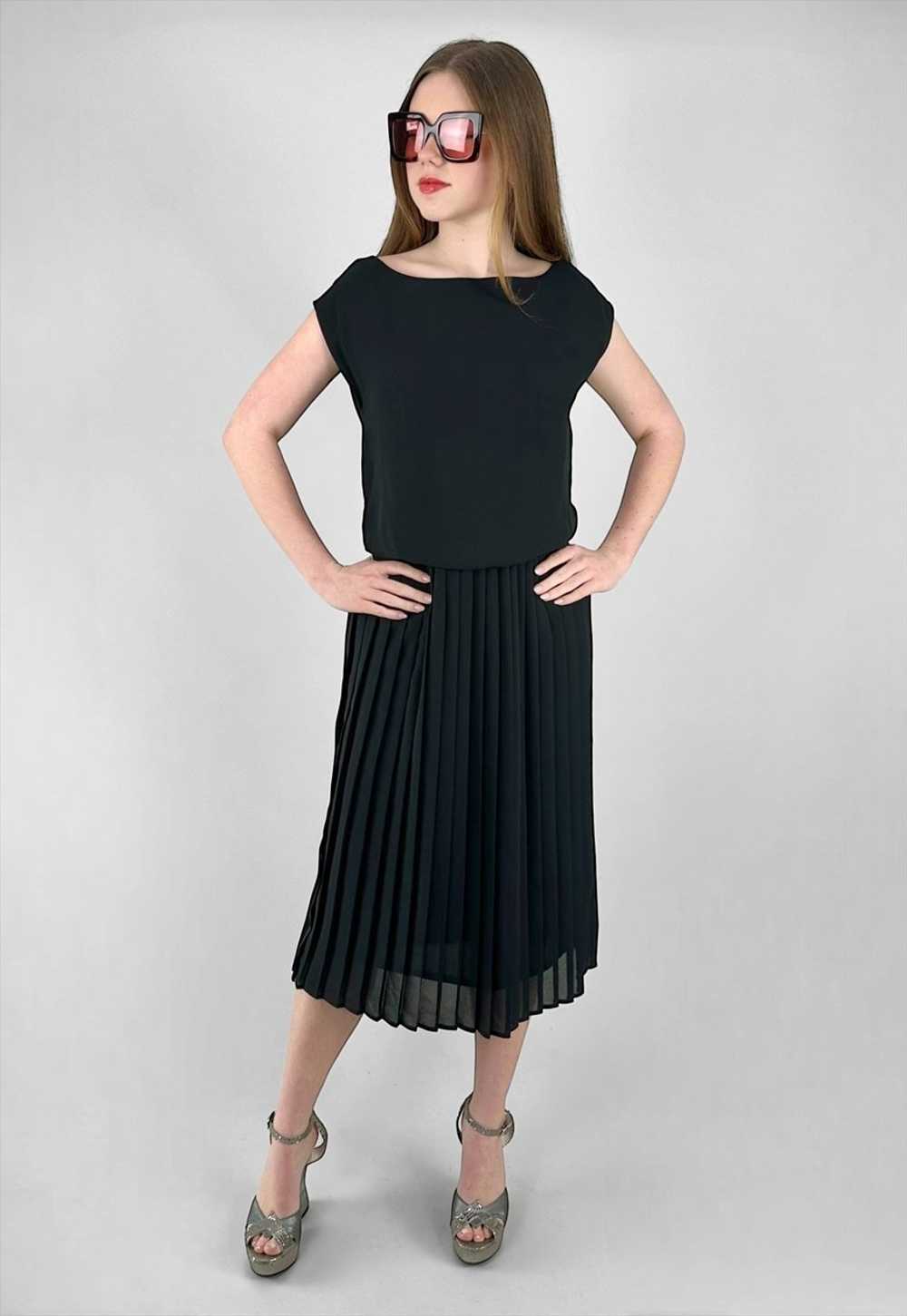 80's Vintage Sleeveless Black Pleated Ladies Midi… - image 1