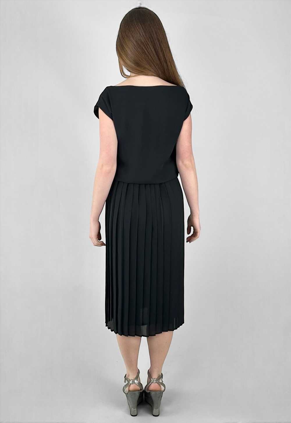 80's Vintage Sleeveless Black Pleated Ladies Midi… - image 3