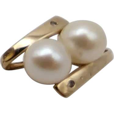 Two pearl clear stone 10k solid yellow gold pendan