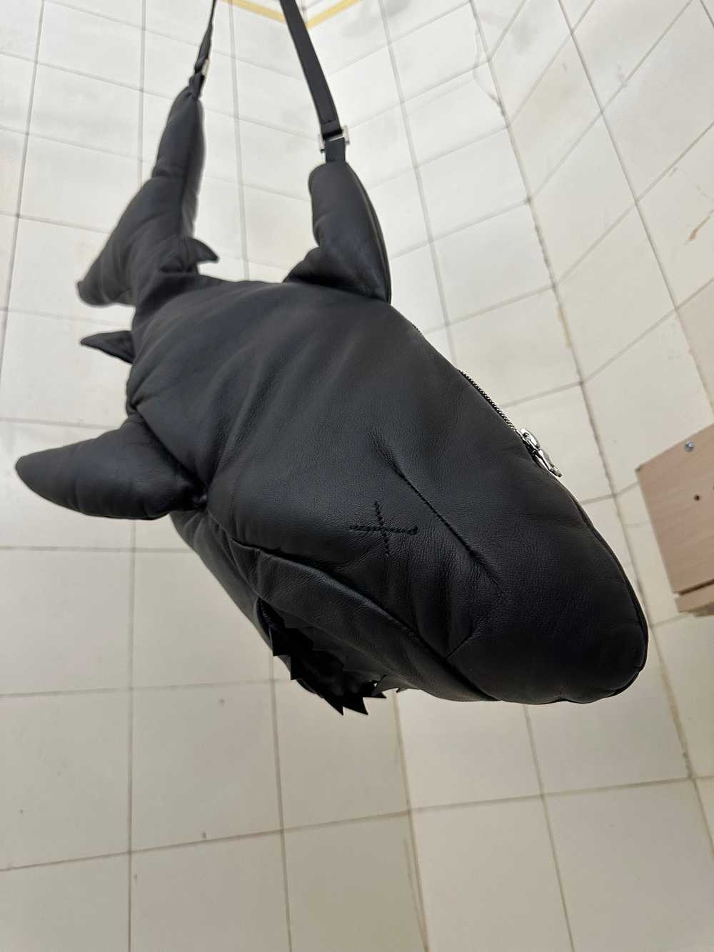 aw2015 Raeburn Black Leather Shark Bag - Size OS - image 2
