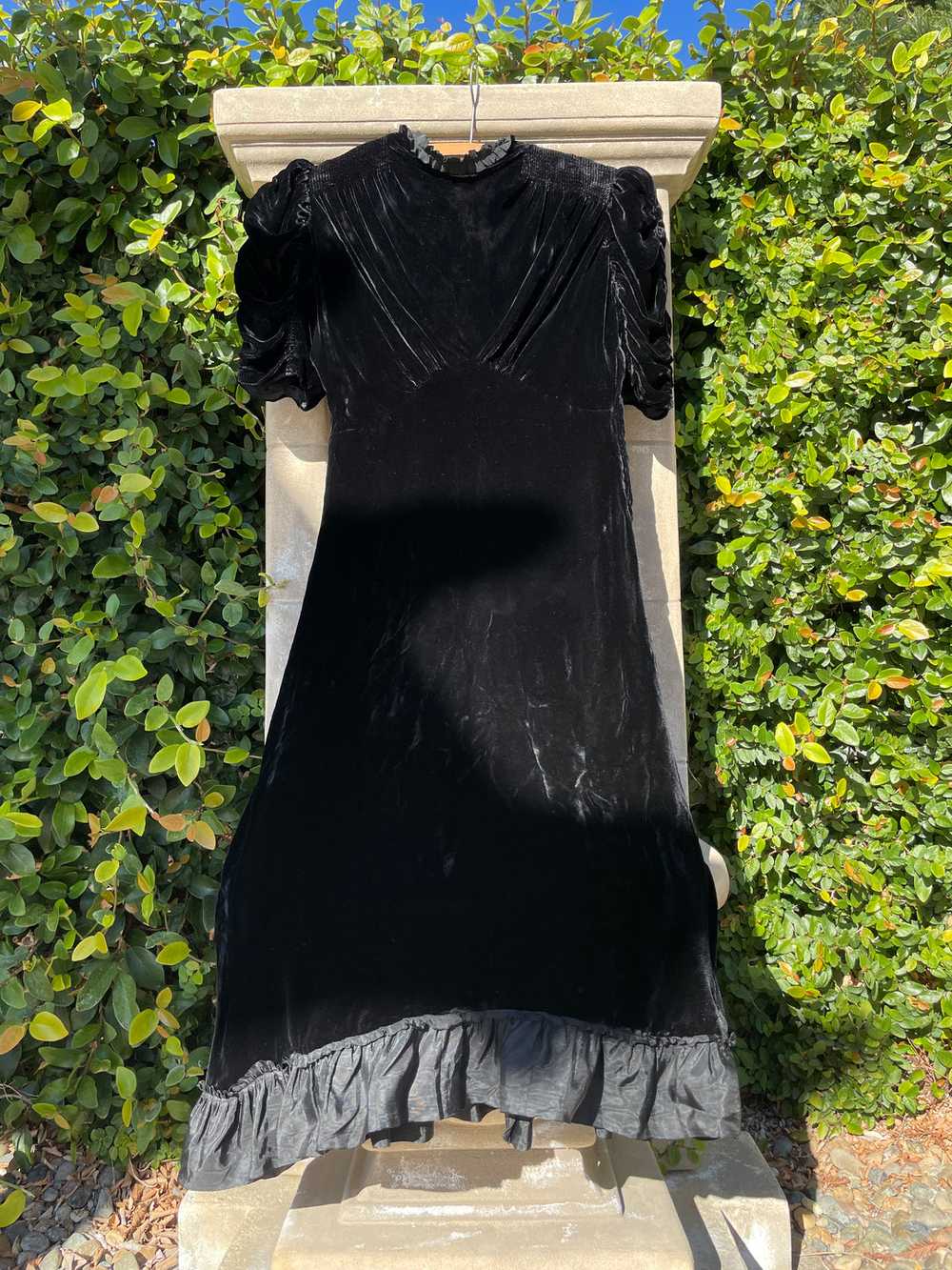 1940s Ruched Sleeve Silk Velvet Ruffle Trim Dress - image 2