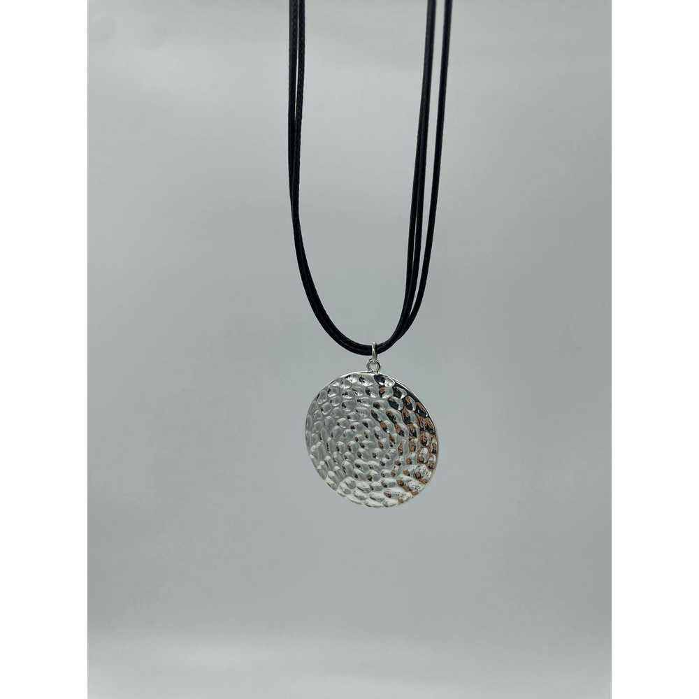 Unkwn Leatherette and silver colored pendant neck… - image 3