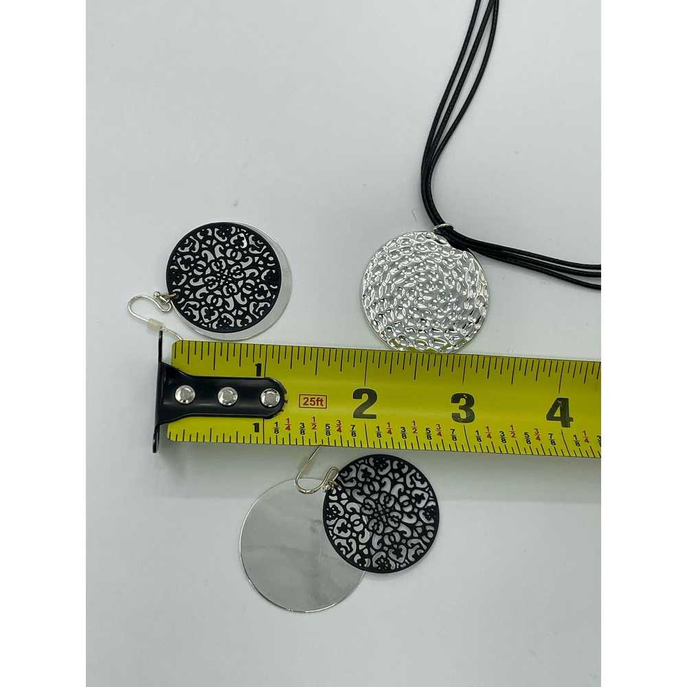 Unkwn Leatherette and silver colored pendant neck… - image 5