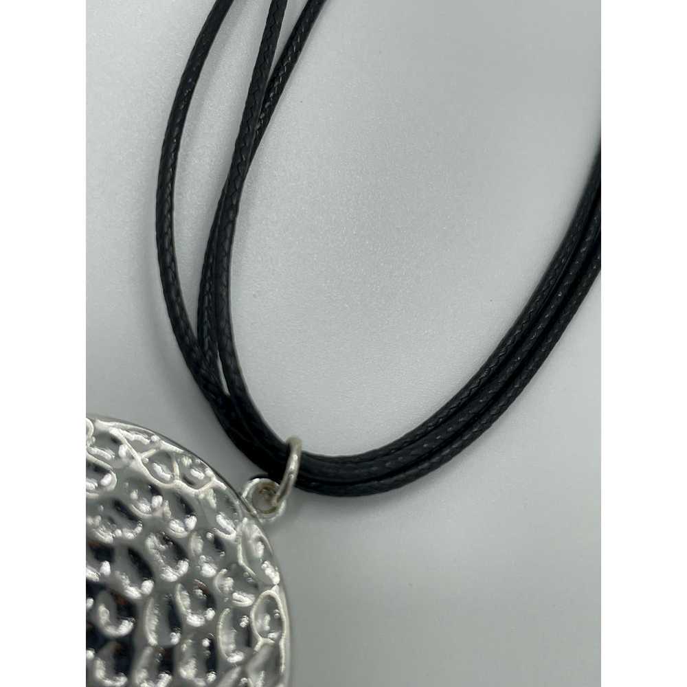 Unkwn Leatherette and silver colored pendant neck… - image 8