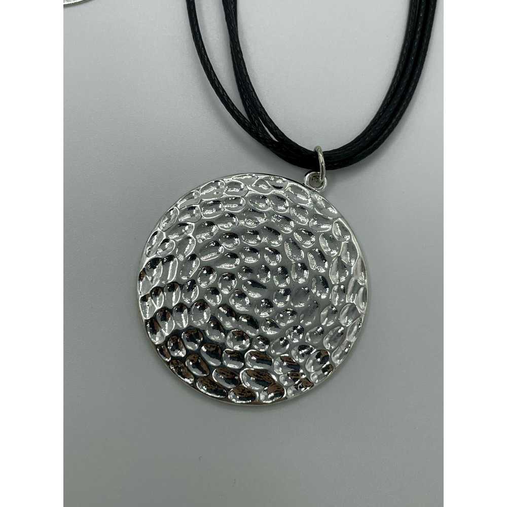 Unkwn Leatherette and silver colored pendant neck… - image 9