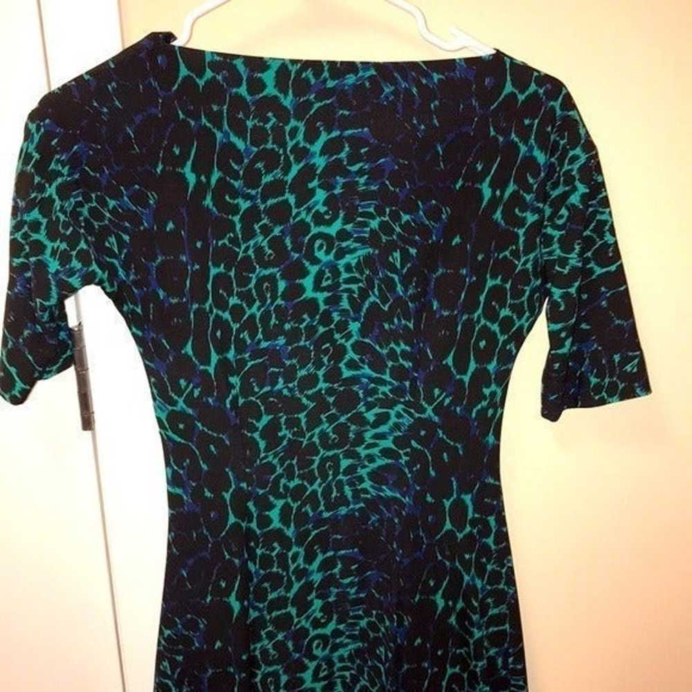 BCBG MAXAZRIA Leopard Animal Green Shirt  Dress M… - image 5