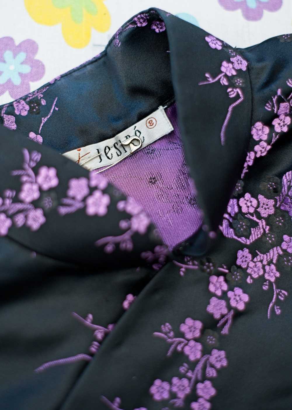 Black Lilac Satin Brocade Cheongsam Style Sleevel… - image 3