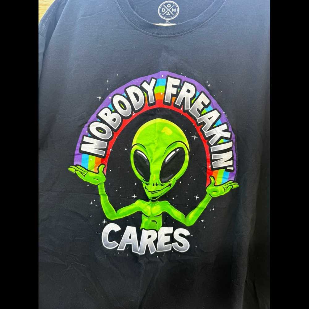 DOM Trippy Alien Nobody Freaking Cares Black Tee … - image 4