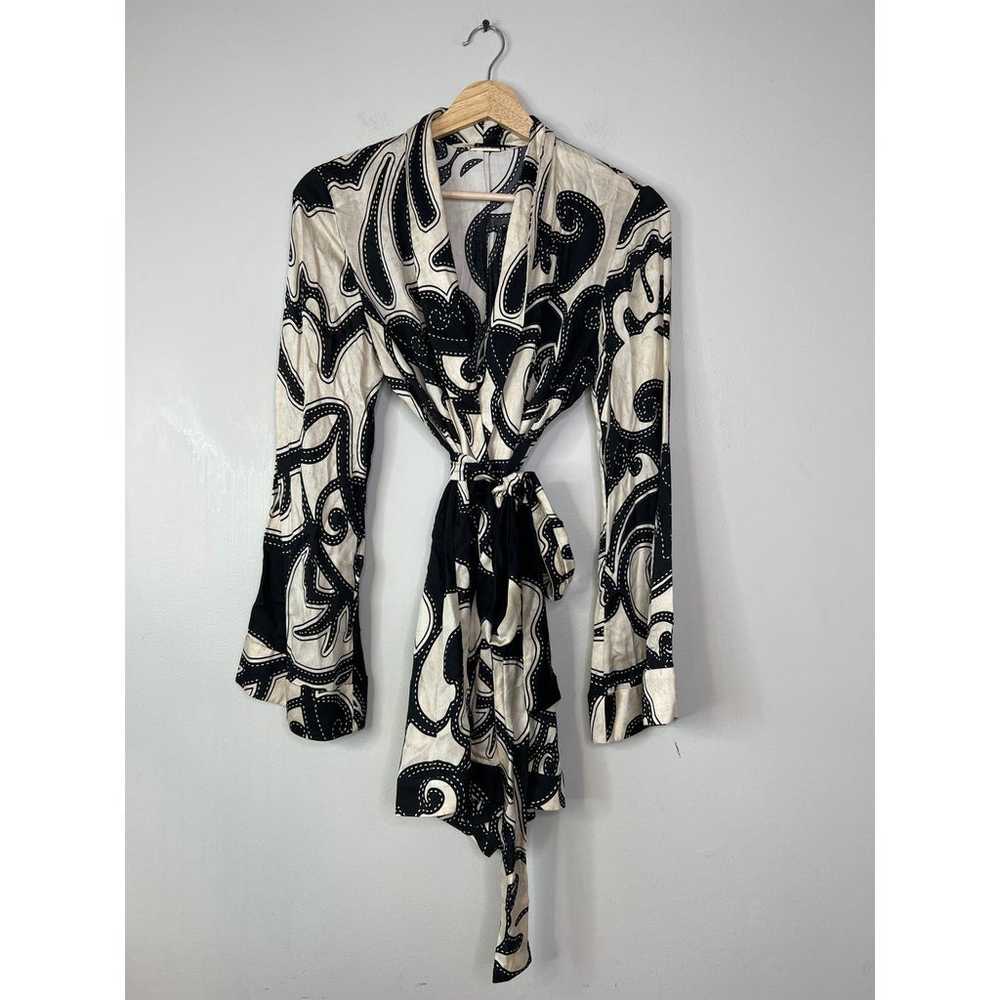 NEW Alexis Kaiden Belted Printed Long Sleeves V N… - image 3