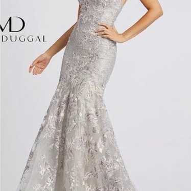 Mac Duggal Floral Embroidered Mermaid Gown Size 6… - image 1