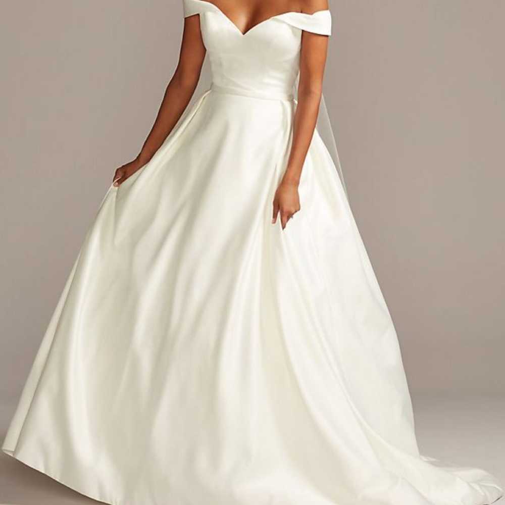 Off the Shoulder Satin Ball Gown Wedding Dress in… - image 9