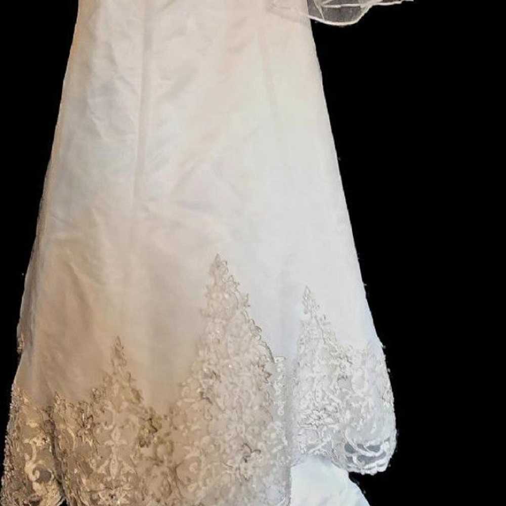 Wedding Dress veil bouquet and 3 bridesmaids bouq… - image 3