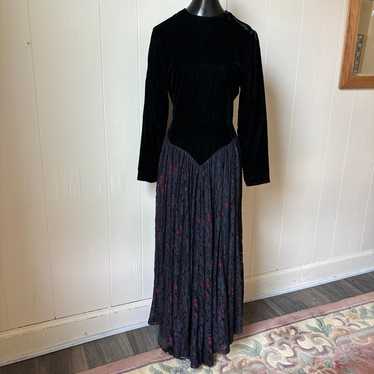 1980s Norma Kamali Black Widow Velvet & Lace Dress - image 1