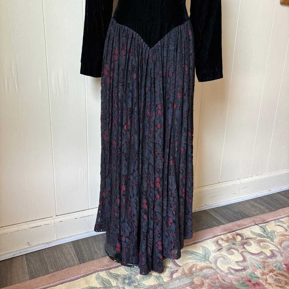 1980s Norma Kamali Black Widow Velvet & Lace Dress - image 2