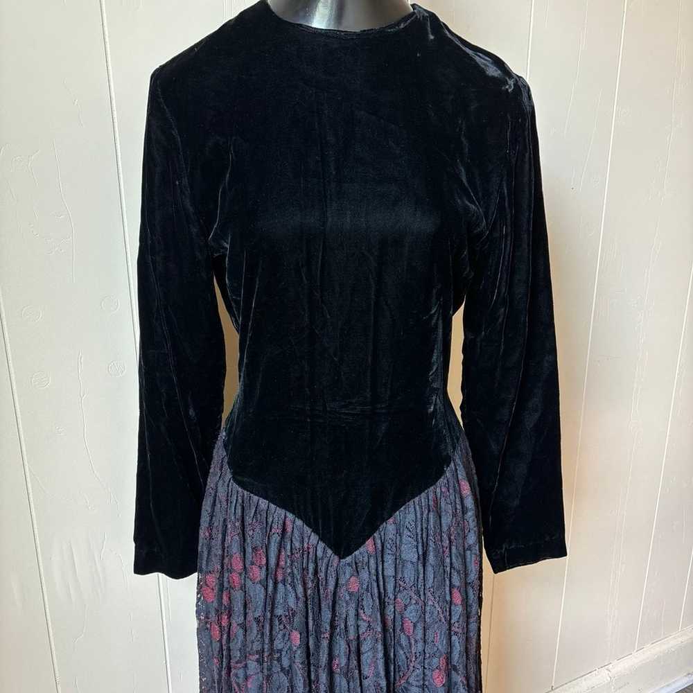 1980s Norma Kamali Black Widow Velvet & Lace Dress - image 3