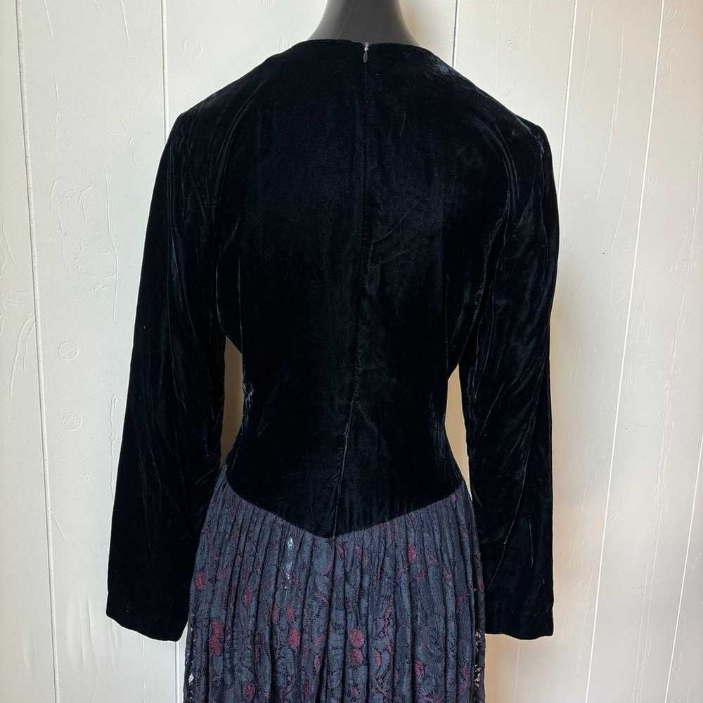 1980s Norma Kamali Black Widow Velvet & Lace Dress - image 4