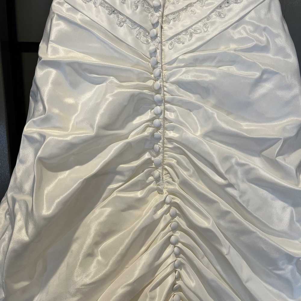 Stunning Wedding Gown - image 11