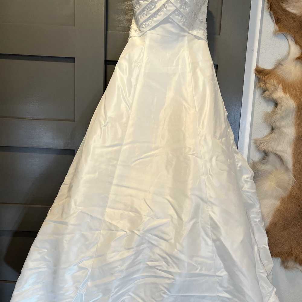Stunning Wedding Gown - image 1