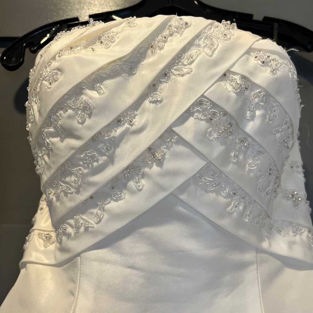 Stunning Wedding Gown - image 2
