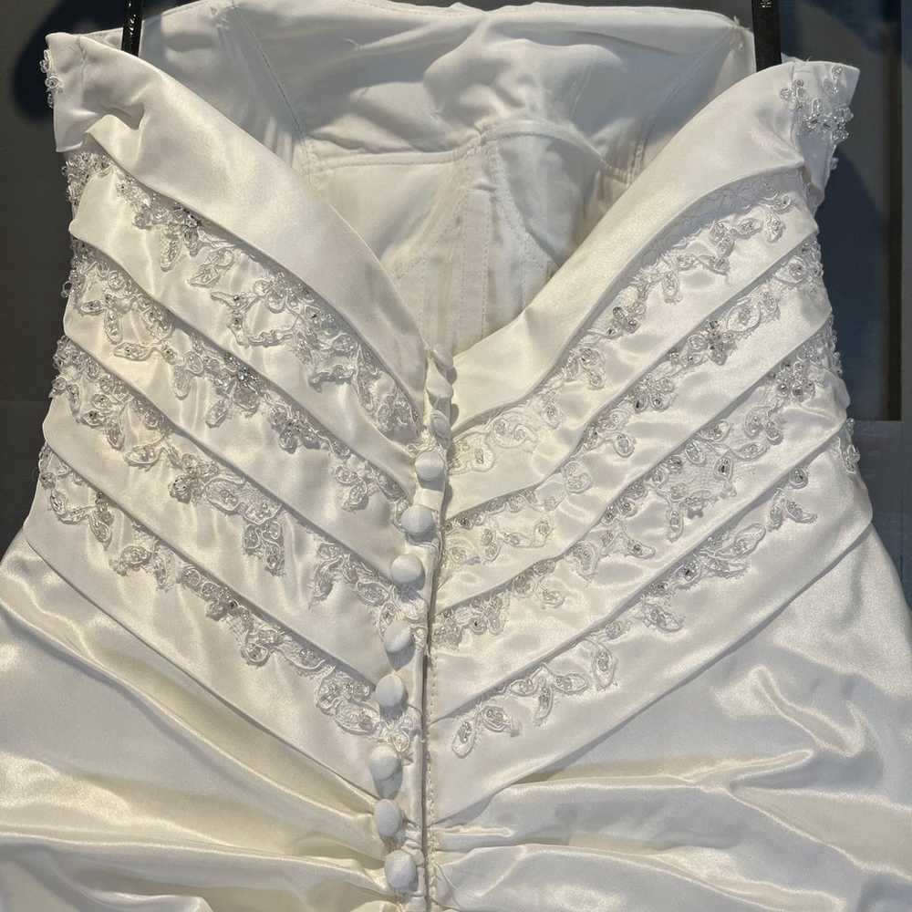 Stunning Wedding Gown - image 5
