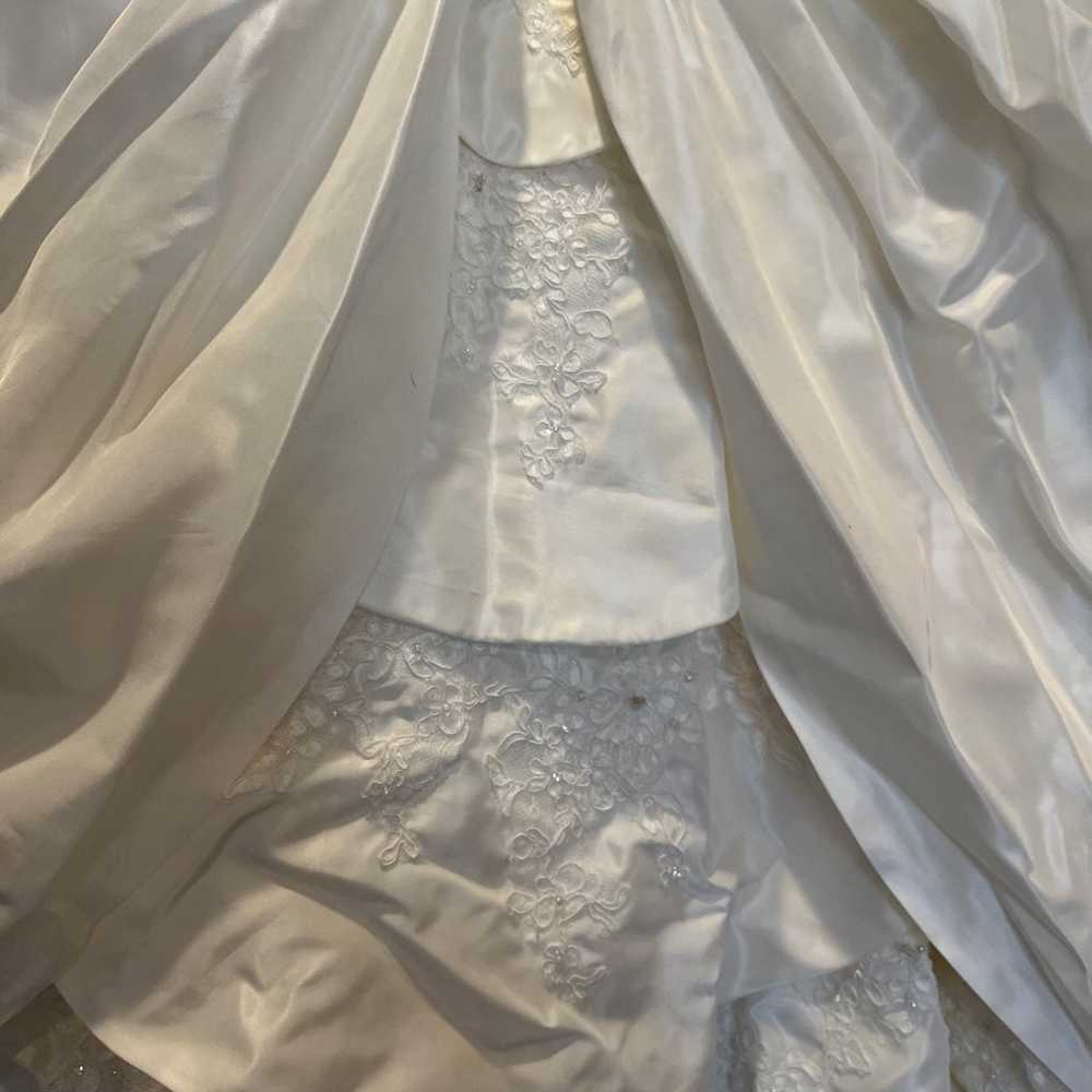Stunning Wedding Gown - image 6