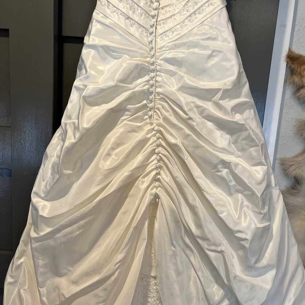 Stunning Wedding Gown - image 9