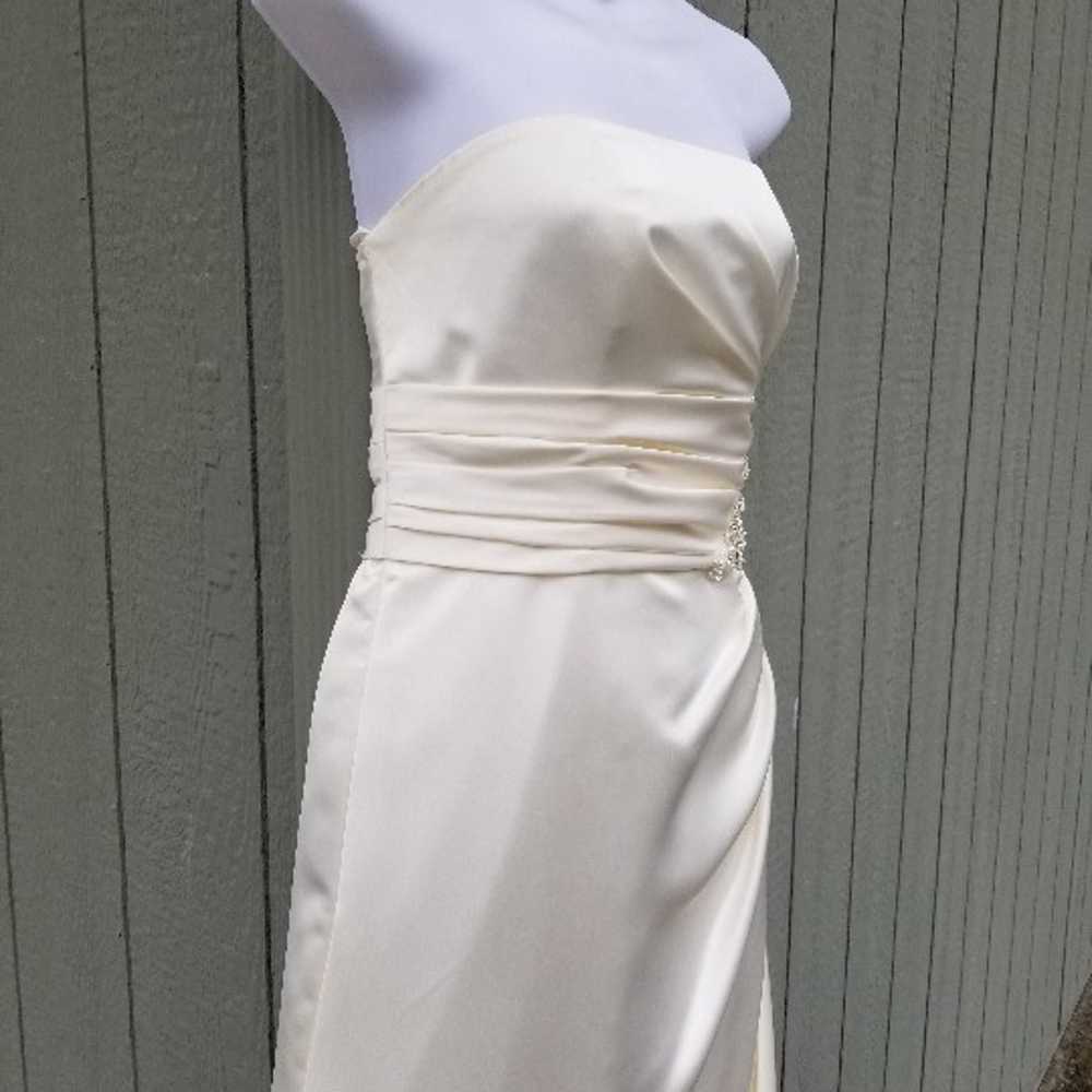 NWOT Strapless Wedding Dress Size 12 - image 3