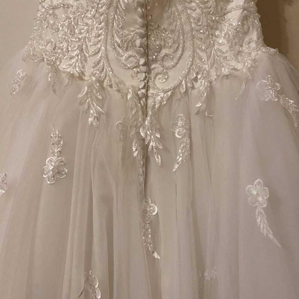 Wedding dress, detachable train and veil - image 10