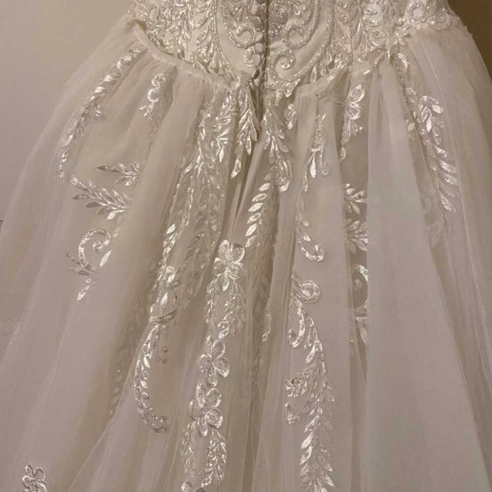 Wedding dress, detachable train and veil - image 11