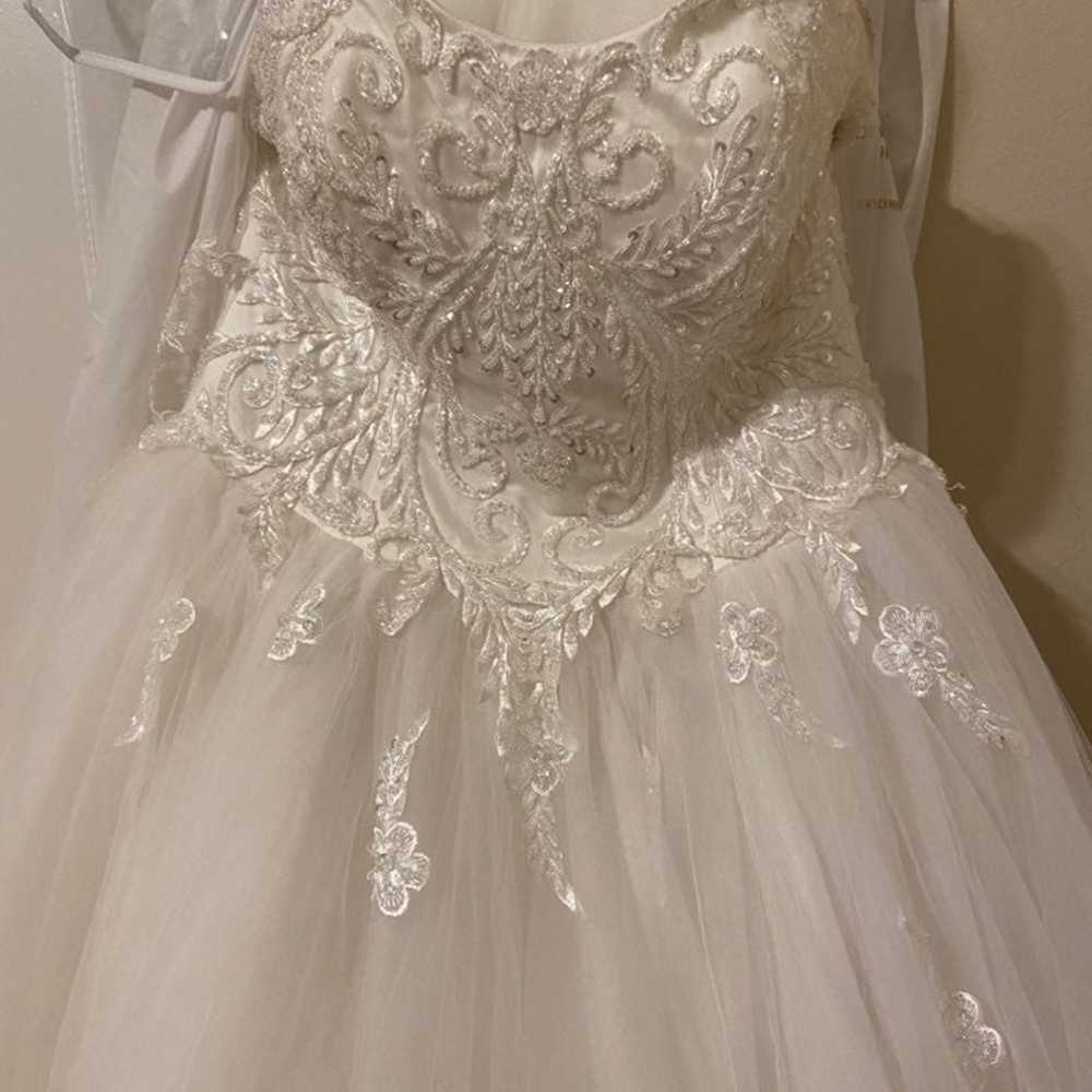 Wedding dress, detachable train and veil - image 8