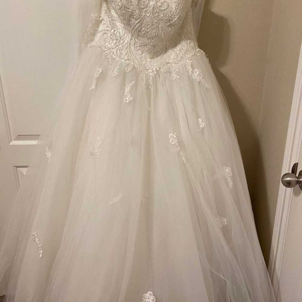 Wedding dress, detachable train and veil - image 9