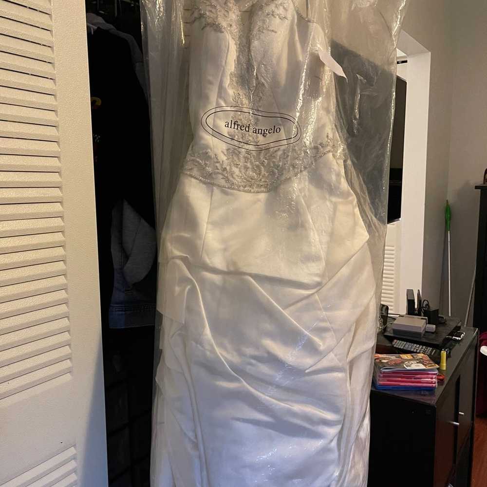 Pre-owned Wedding Gown - image 2
