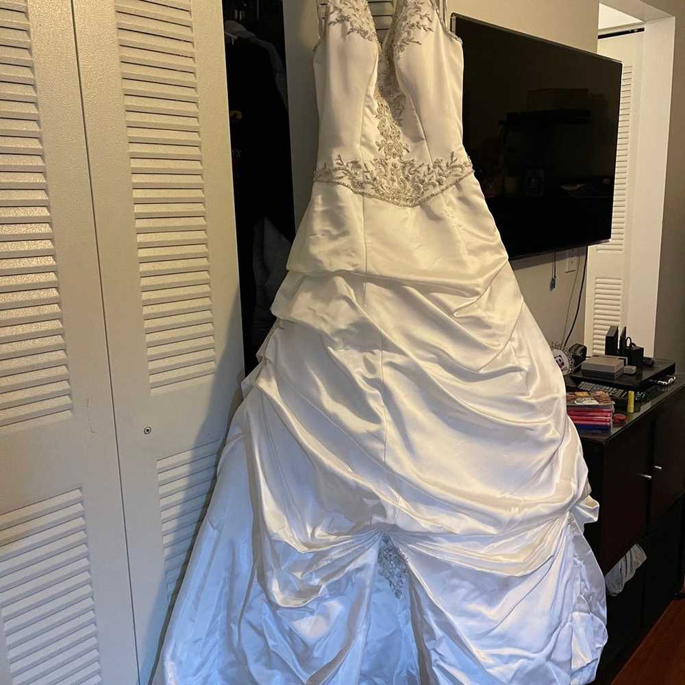 Pre-owned Wedding Gown - image 3