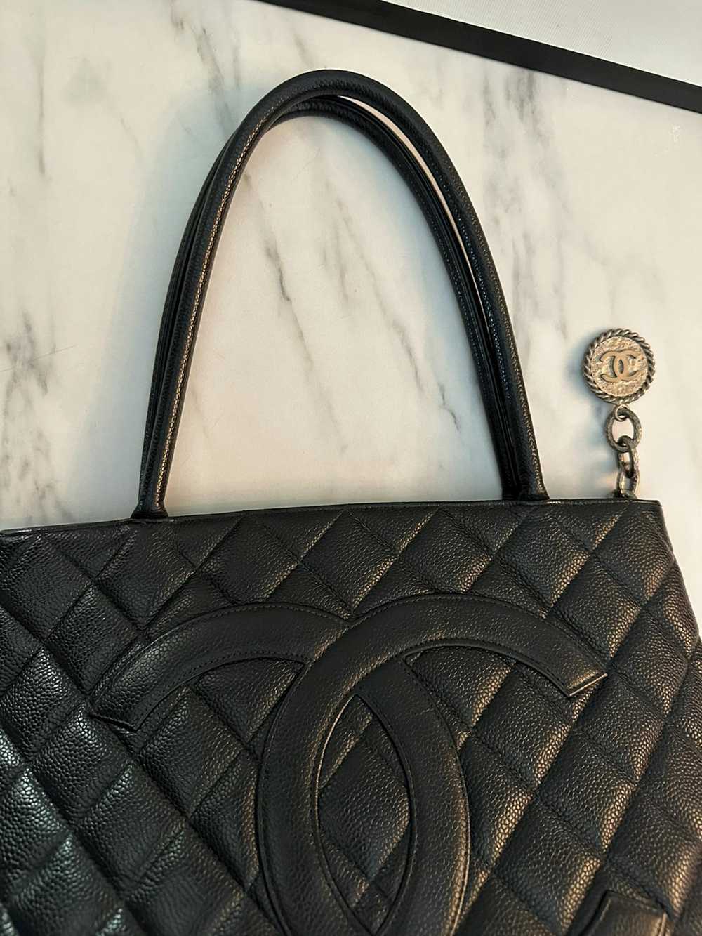 Chanel CHANEL Medallion Shoulder Bag Medium Cavia… - image 3