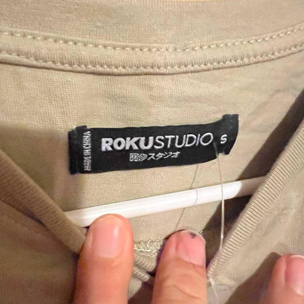 Roku studio small tee - image 4