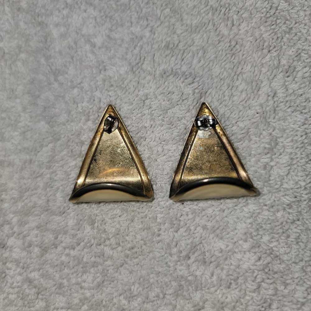 2 pairs of vintage earrings - image 3
