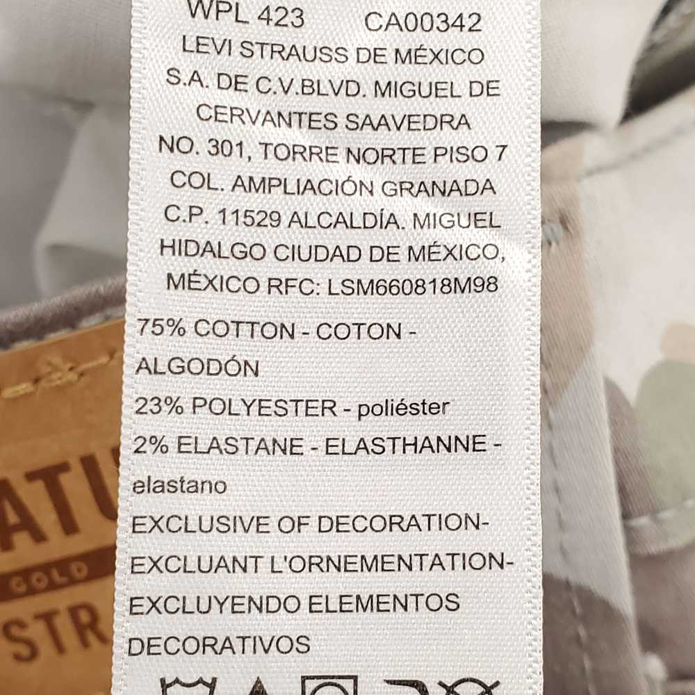 Levi's Women Grey Camo Mid Capri Jeans Sz 12 NWT - image 4