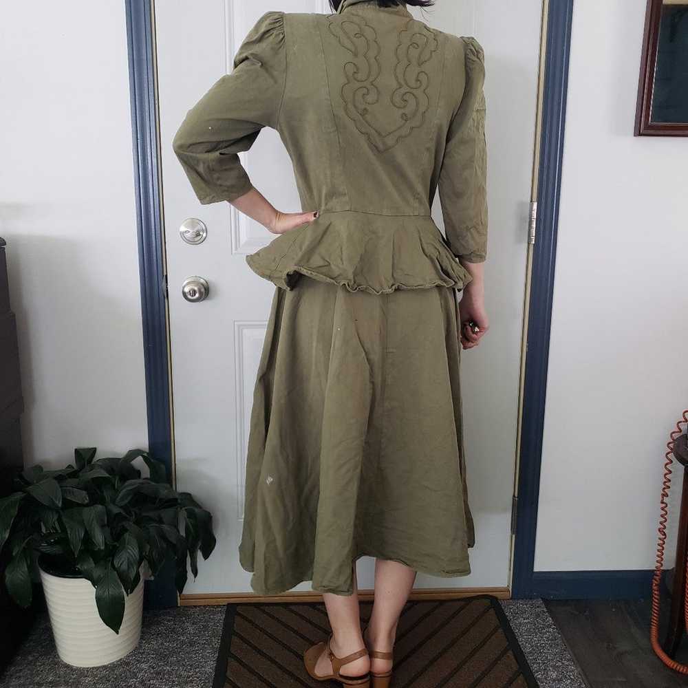 80s Does 40s Army Green Peplum Dress - image 3