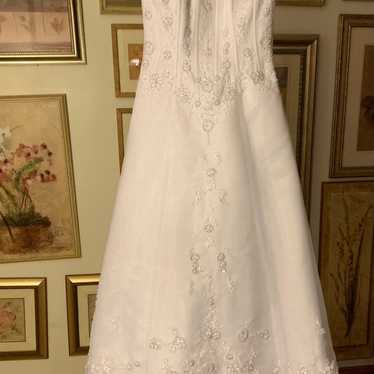 David’s Bridal white beaded lace strapless weddin… - image 1