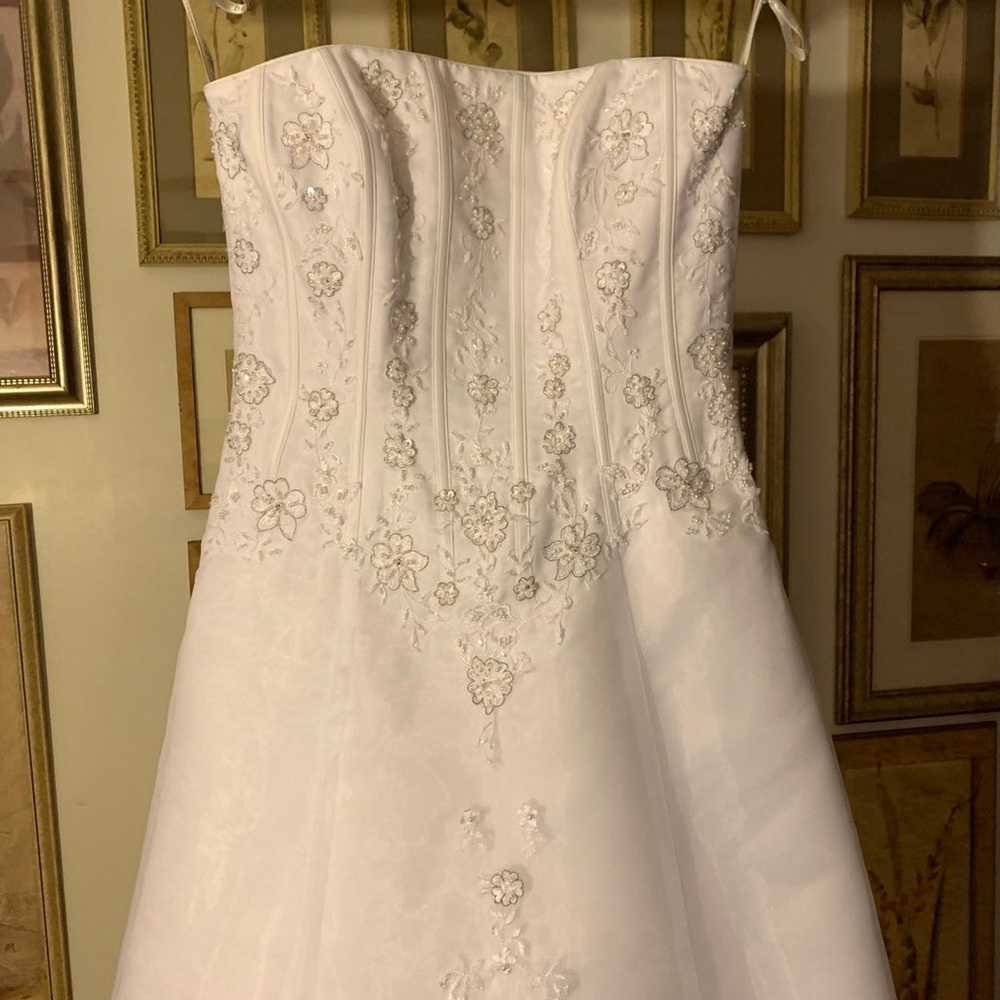David’s Bridal white beaded lace strapless weddin… - image 2