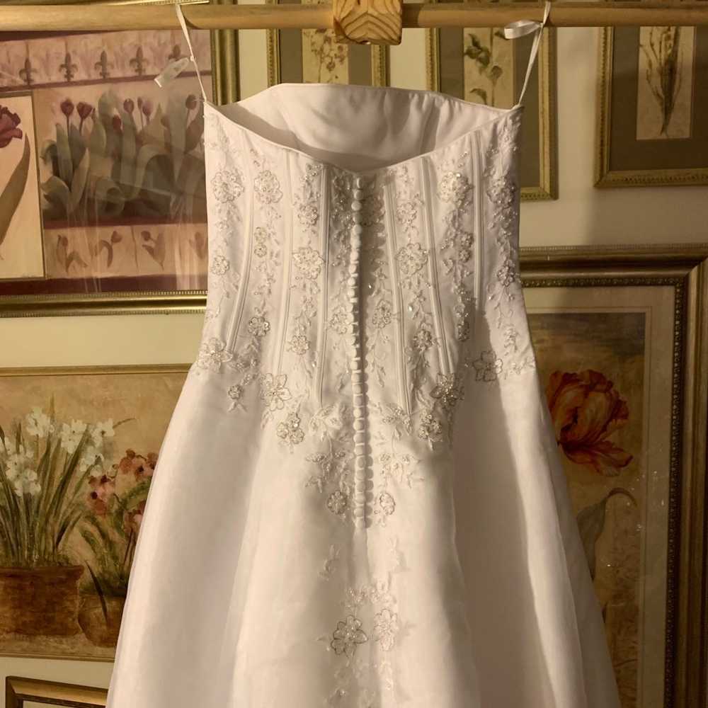 David’s Bridal white beaded lace strapless weddin… - image 5